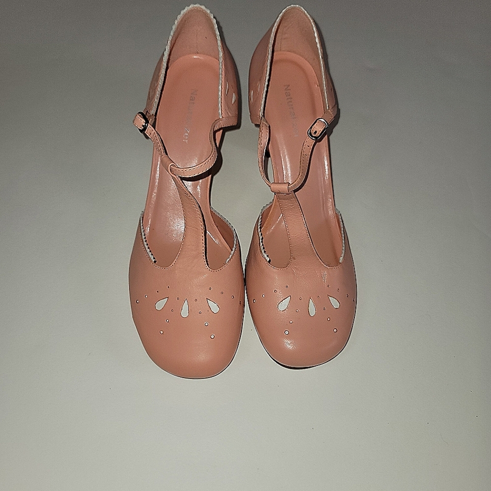 Naturalizer Vintage Style T-Strap Pumps 3" Heel NWOB Size 9M Peach & Cream